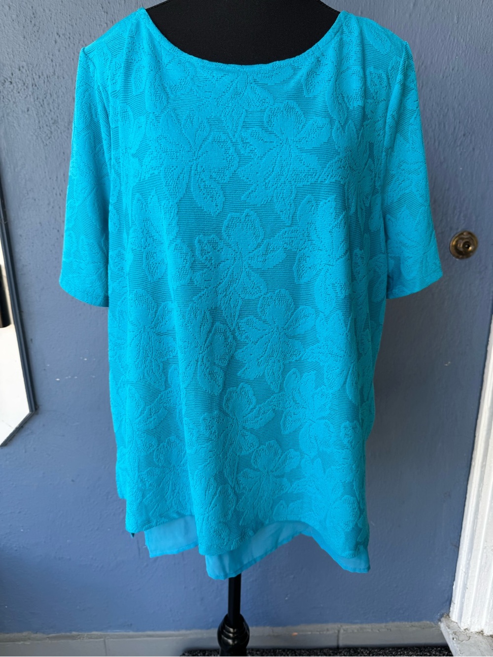 Dana Buchman Turquoise Floral Jacquard Short Sleeve Top